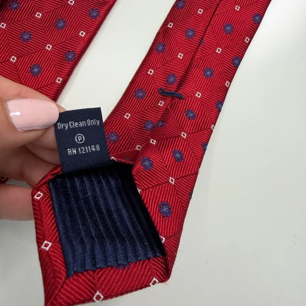Eagle Shirtmakers Mens Silk Tie Red Geometric Diamond Medallion Fathers Day
